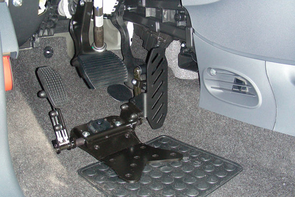 Pedal acelerador lado izquierdo reversible fijado al suelo D908PS