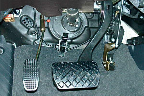 Pedal acelerador lado izquierdo reversible D908